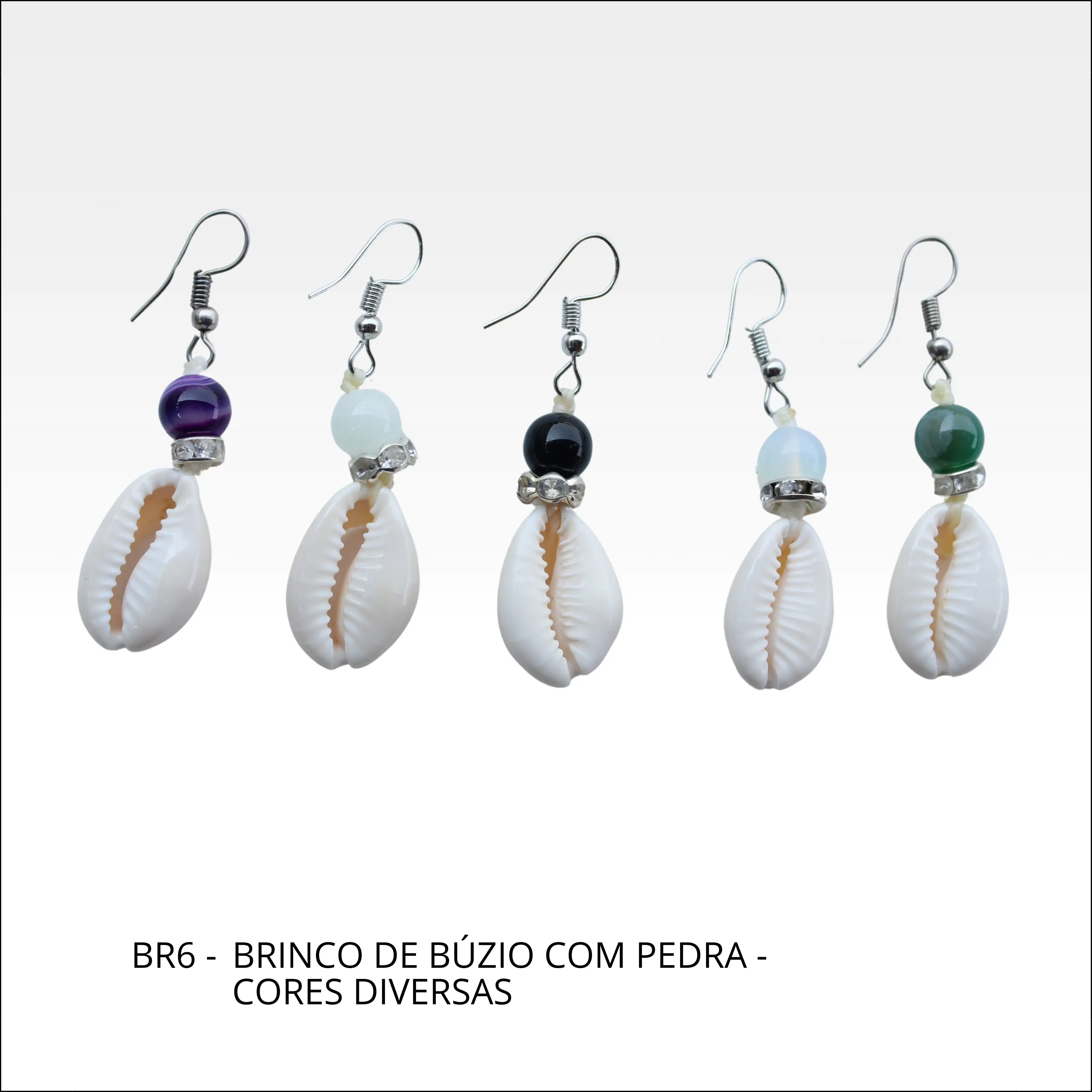 Brinco de búzio com pedra cores diversas